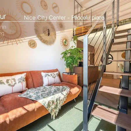 Downtown Duplex, Clim, 15 Min Walk To The Sea Appartement