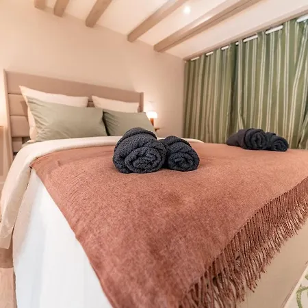 Downtown Duplex, Clim, 15 Min Walk To The Sea Appartement *