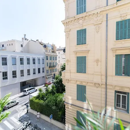 Downtown Duplex, Clim, 15 Min Walk To The Sea Appartamento
