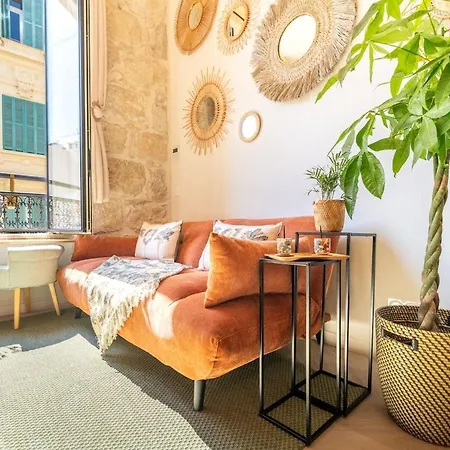 Downtown Duplex, Clim, 15 Min Walk To The Sea Апартаменты