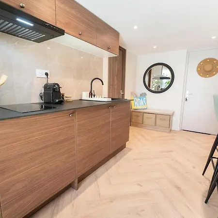Downtown Duplex, Clim, 15 Min Walk To The Sea Appartement *
